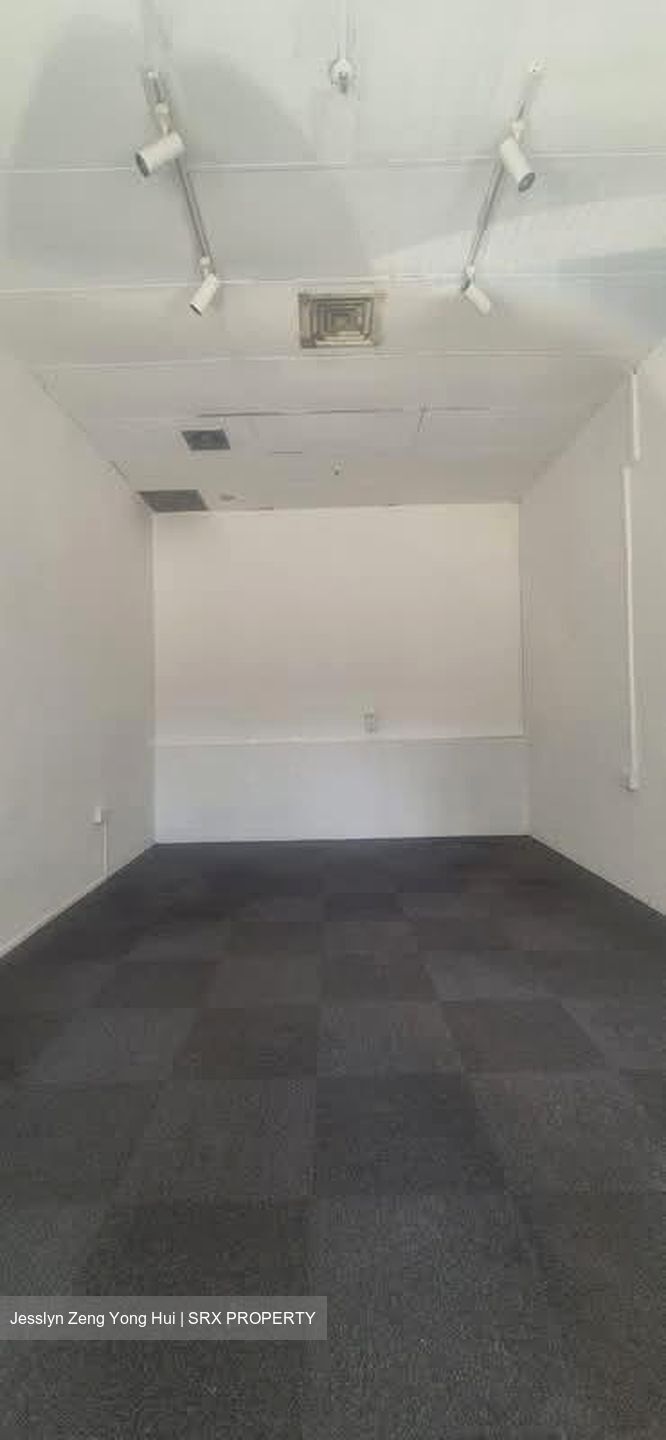 Roxy Square (D15), Retail #588078091